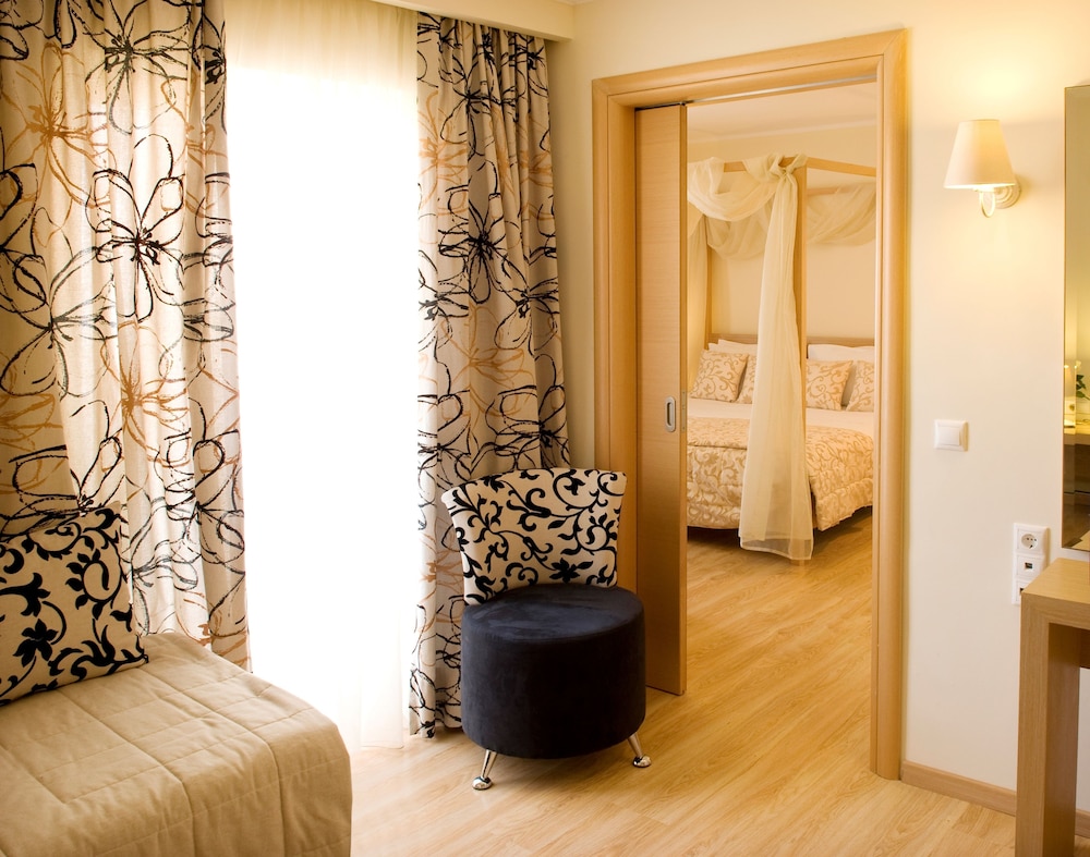 Suite, Multiple Beds, Non Smoking, Balcony