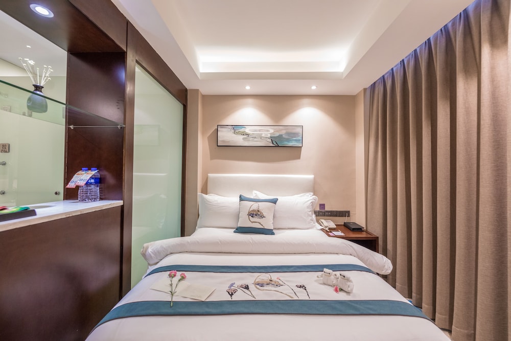 Double Room (Extreme Sassy Fresh Air) photo 2