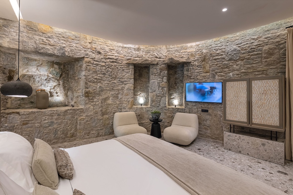 STONE Suite with Private Pool and Garden View - Photo 11