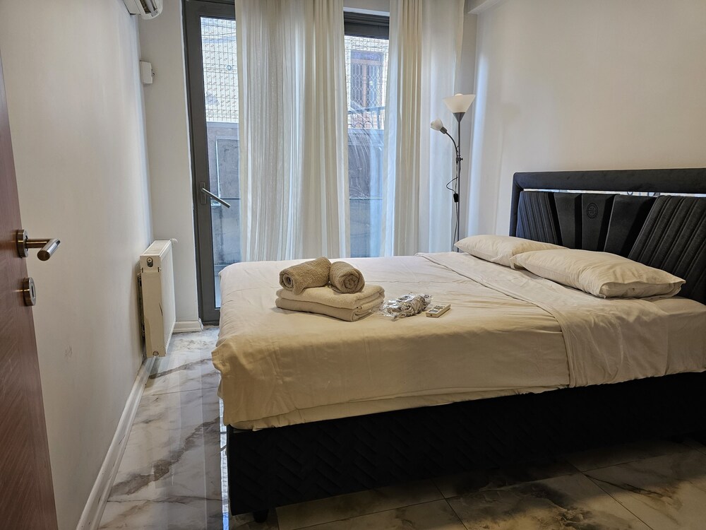 Exclusive Condo, 2 Bedrooms, Pool Access photo 3