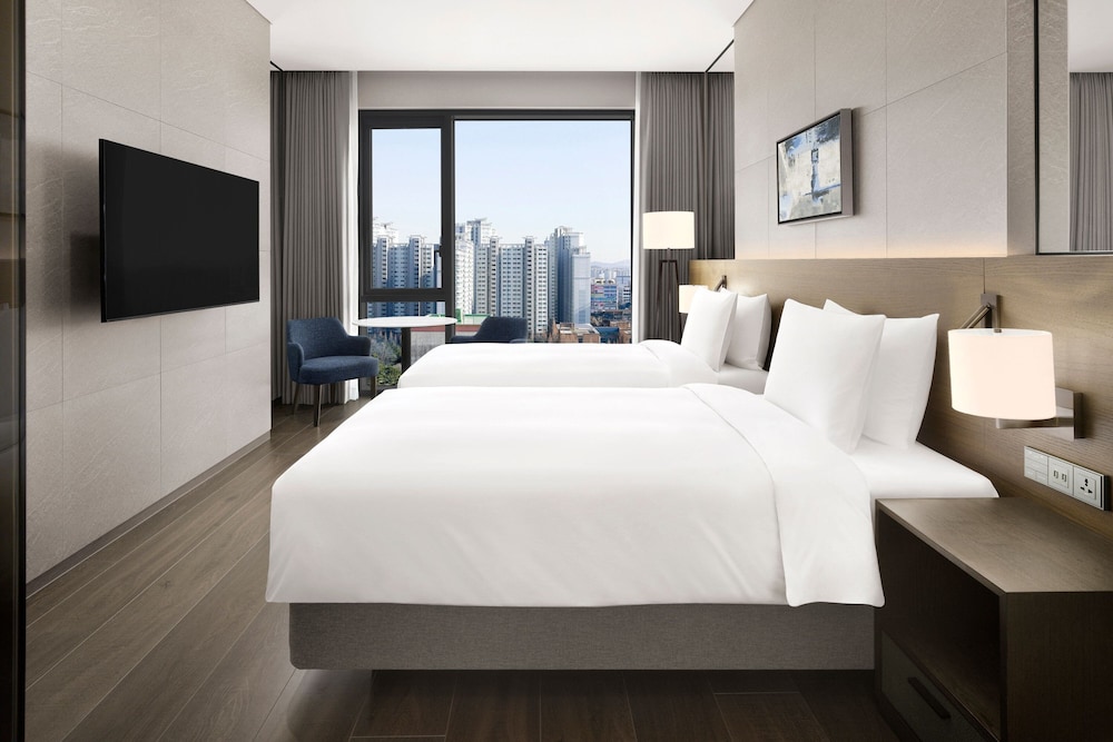 Premier Room, 2 Twin Beds, City View photo 3