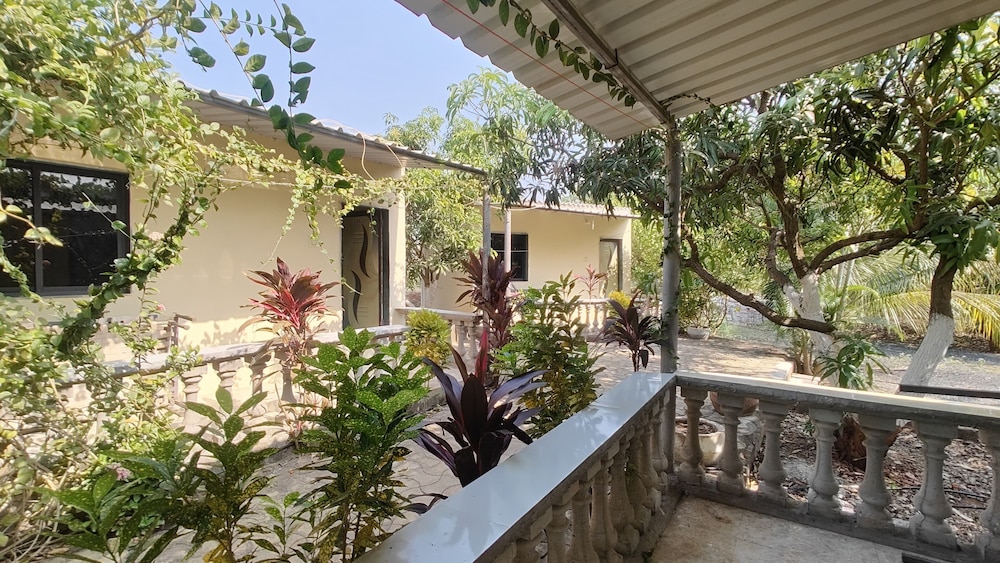 Deluxe Cottage, Garden View photo 2