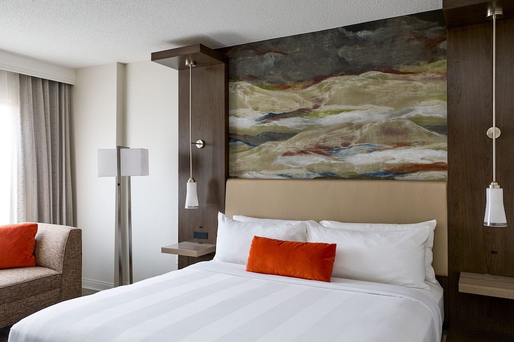 Room, 1 King Bed - Photo 3