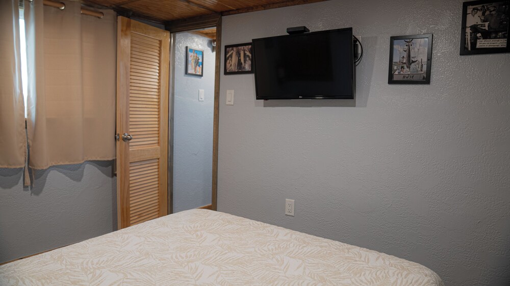 Standard Room, 2 Bedrooms, Non Smoking, Private Bathroom (Swordfish Houseboat)