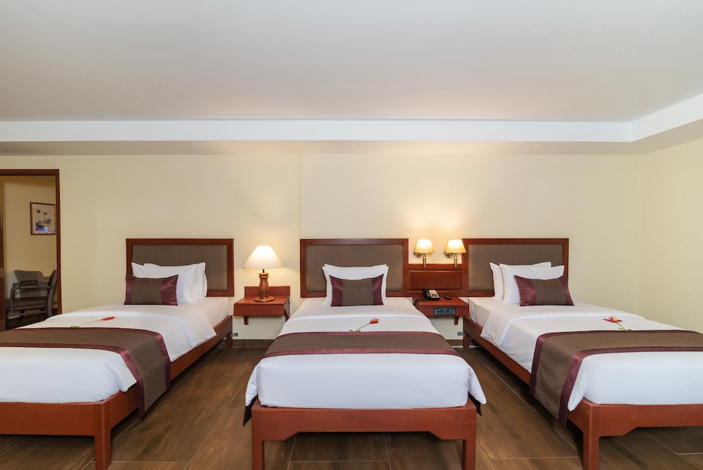 Deluxe Triple Room, Bathtub, Balcony - Photo 7