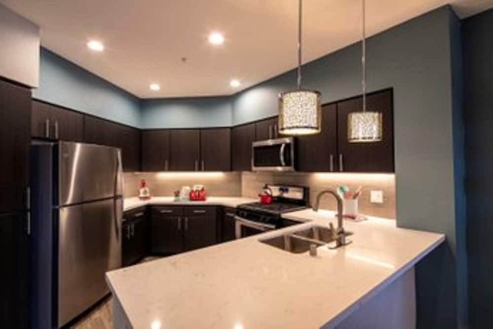 Luxury Condo, 3 Bedrooms photo 2