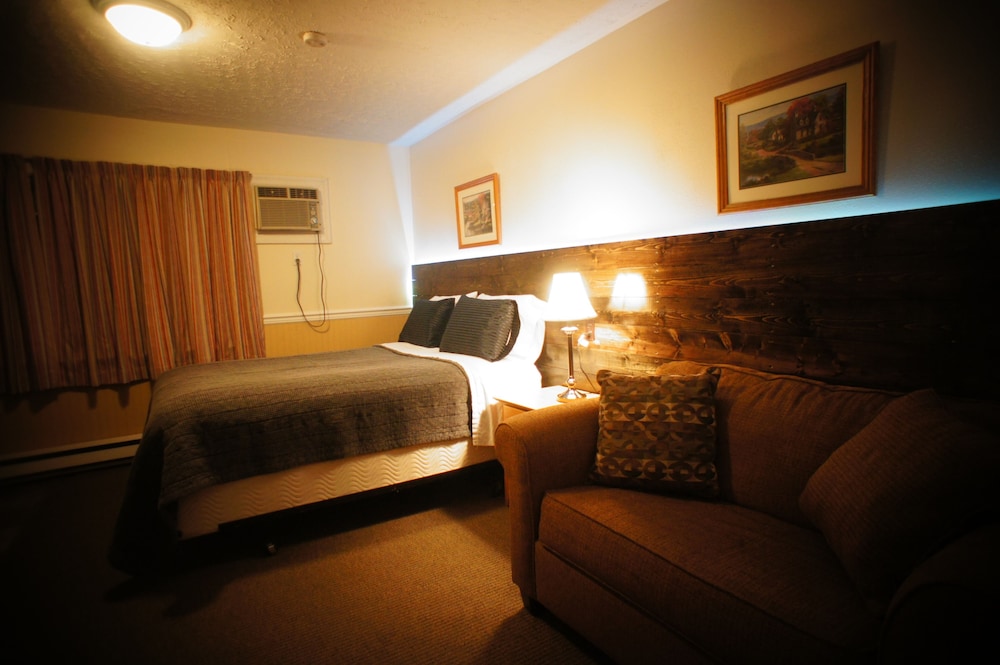 Suite, 1 Queen Bed, Non Smoking, Kitchen photo 3