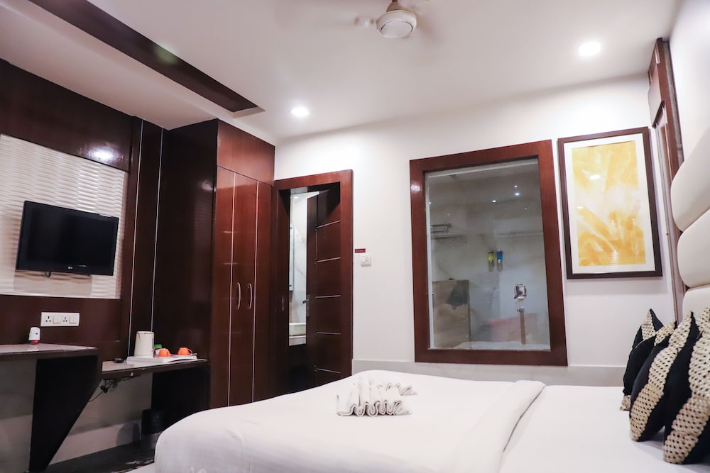 Elite Suite, 1 King Bed, Non Smoking photo 1