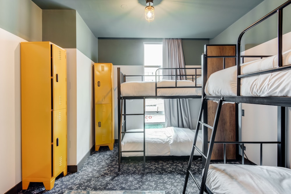 4 Bed Mixed Community Dorm photo 3