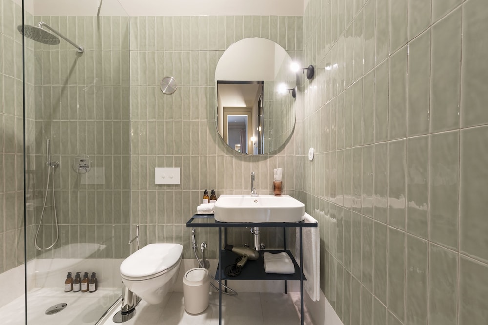 Deluxe Double or Twin Room - Photo 5