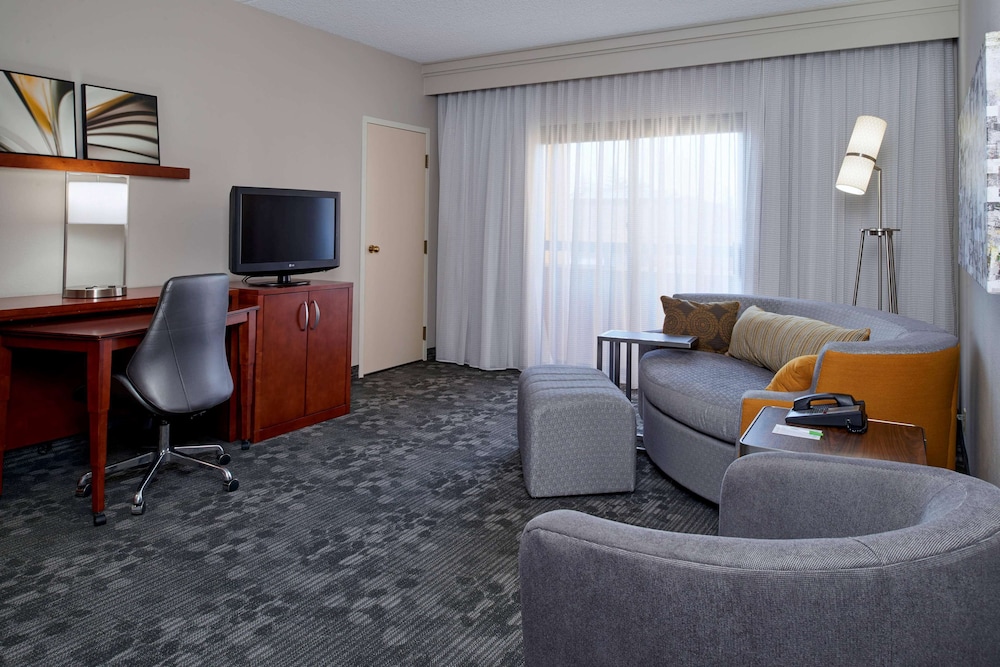 Superior Suite, Multiple Beds (One Bedroom) - Photo 5
