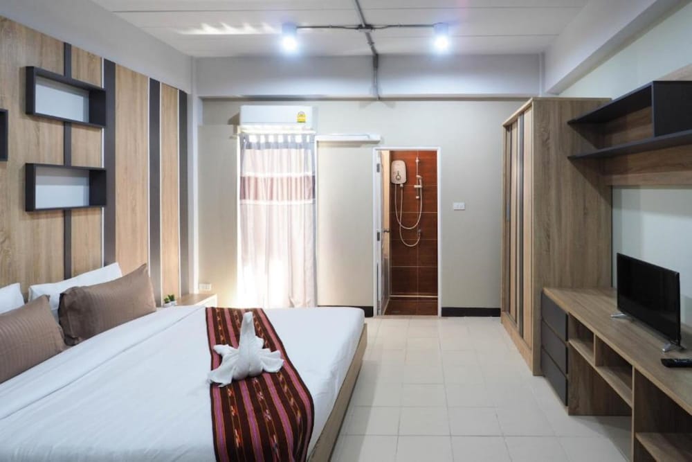 Deluxe Room, 1 King Bed - Photo 6
