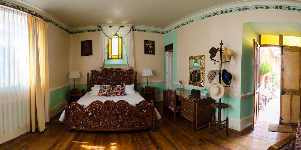 Superior Suite, 1 King Bed photo 3
