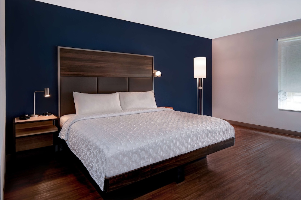 Room, 1 King Bed, Accessible Bathtub, Bathtub - Photo 2