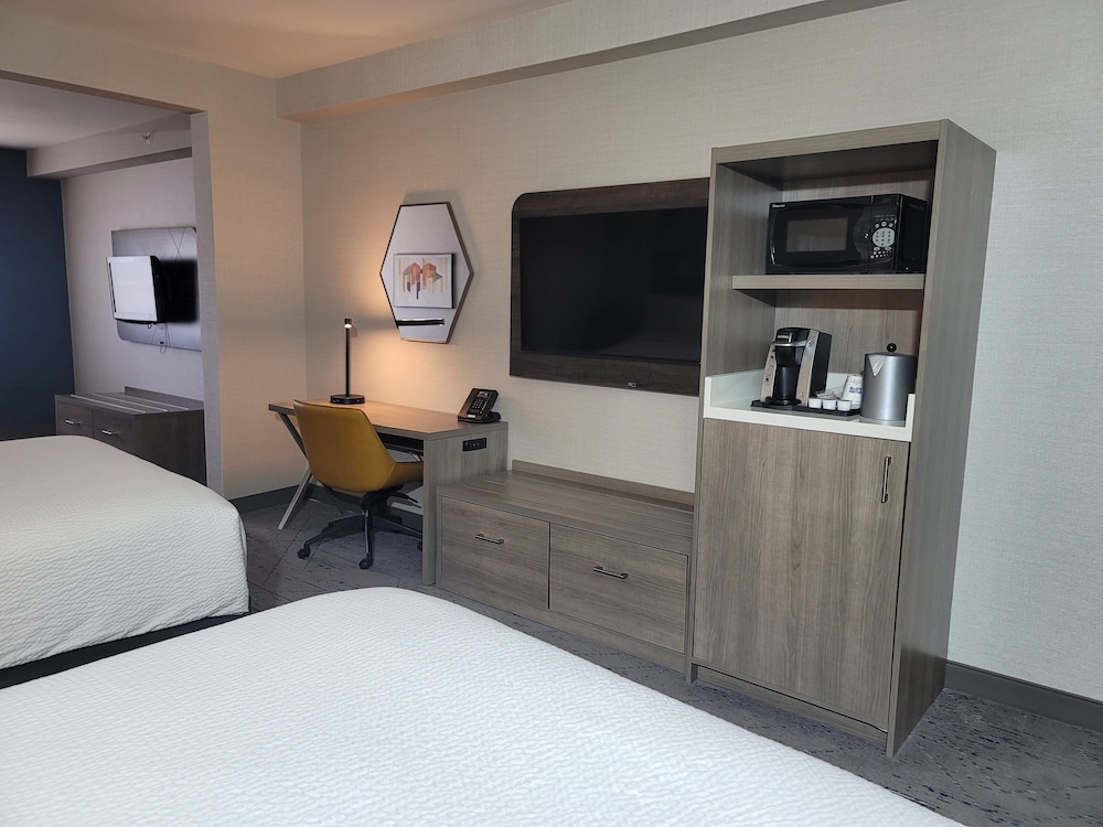 Suite, Multiple Beds - Photo 1