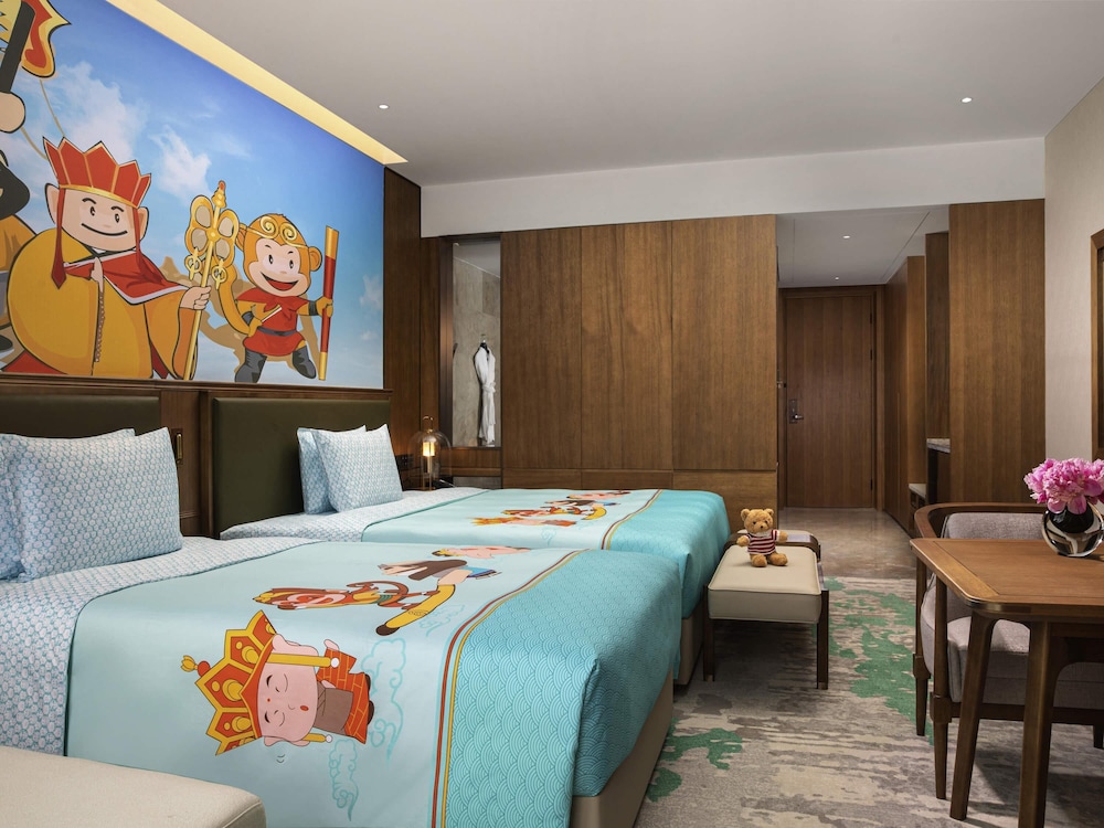 Family Room, 2 Double Beds, City View photo 3