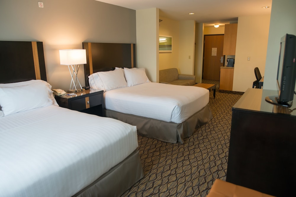 Suite, 2 Queen Beds - Photo 3