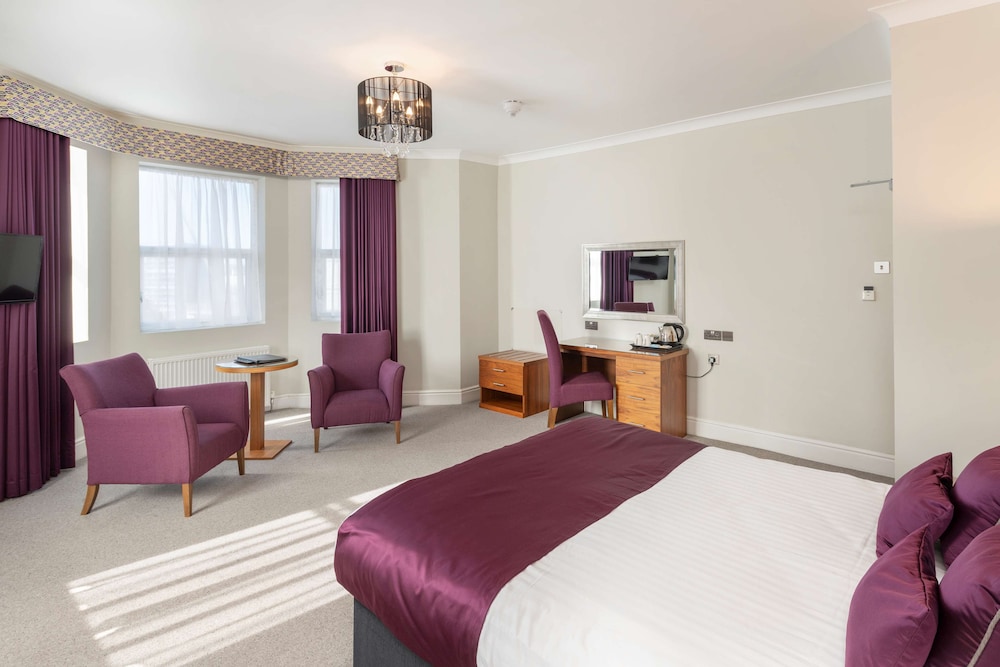 Superior Room, 1 Queen Bed, Non Smoking (Converts to 2 Twin Beds) - Photo 10