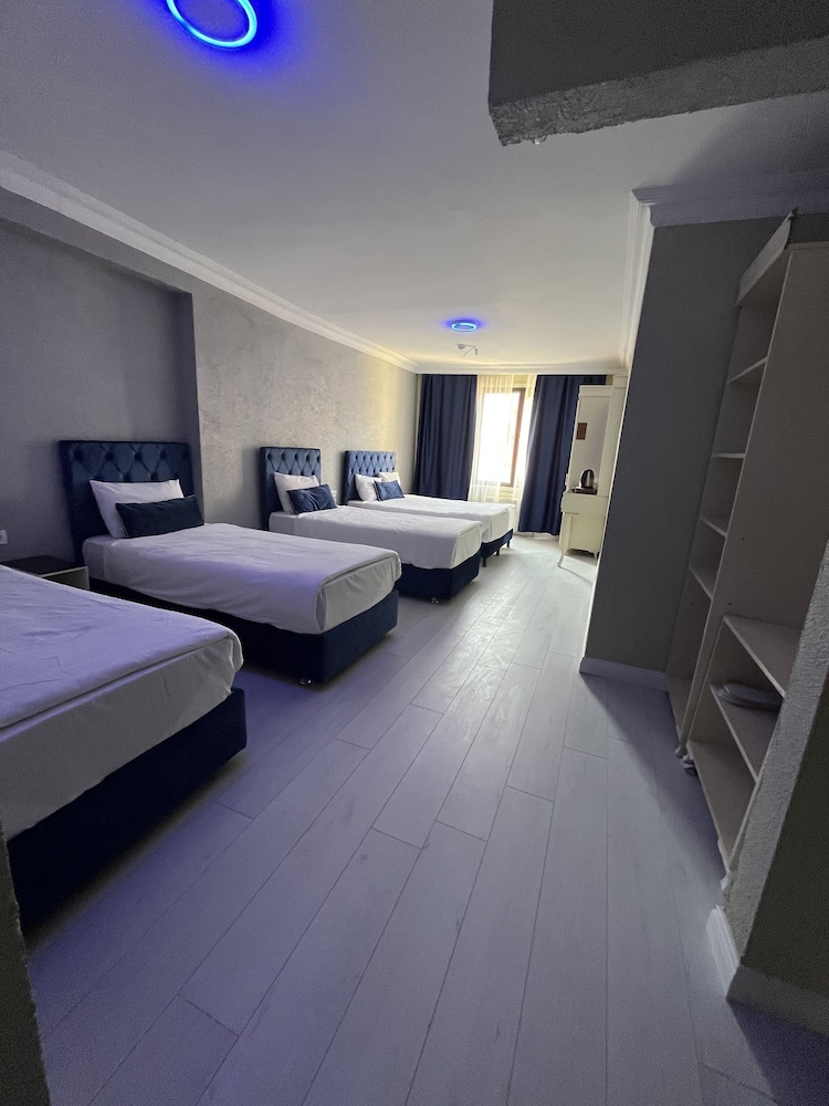 Classic Triple Room, 1 Bedroom photo 1