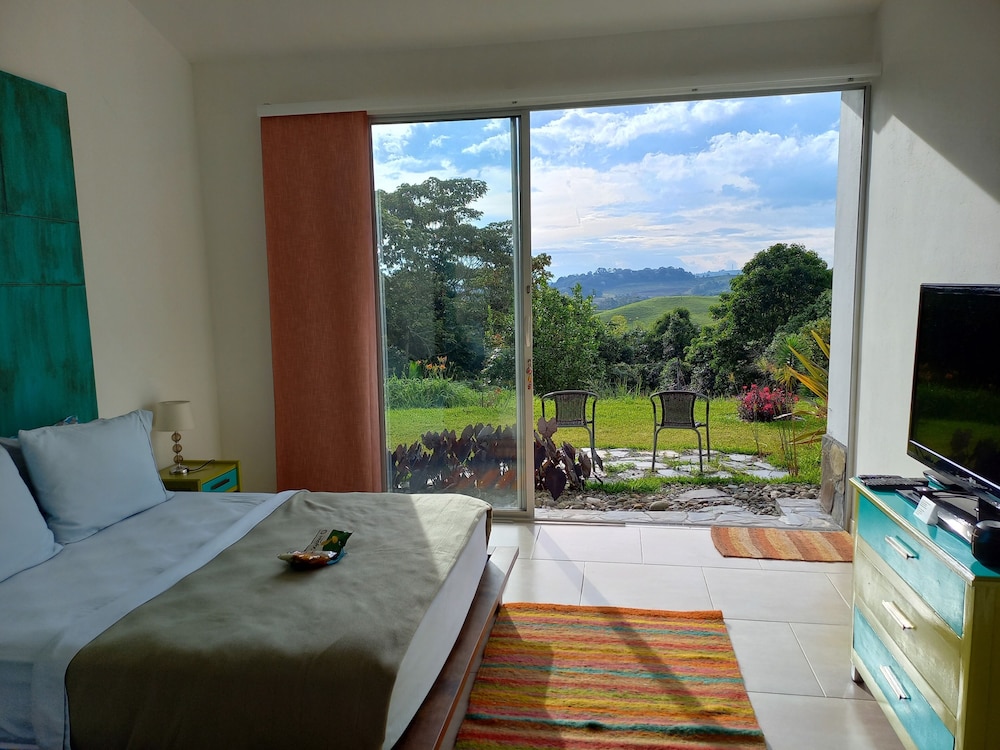 Deluxe Suite, 1 Bedroom, Ensuite, Garden View (Blue Gardens) photo 1
