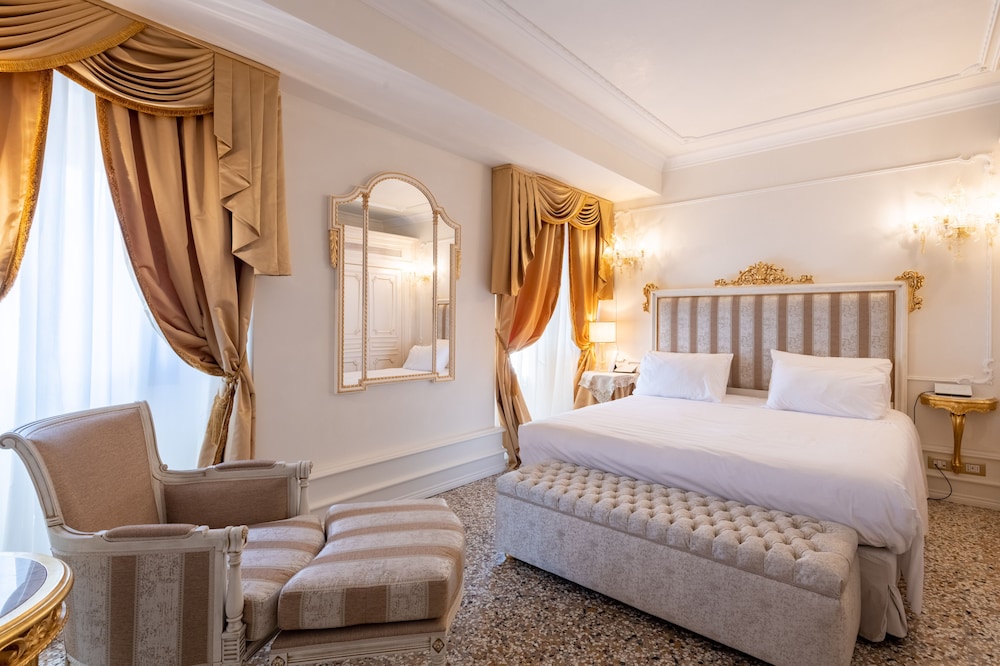 Classic Suite, 1 Queen Bed with Sofa bed