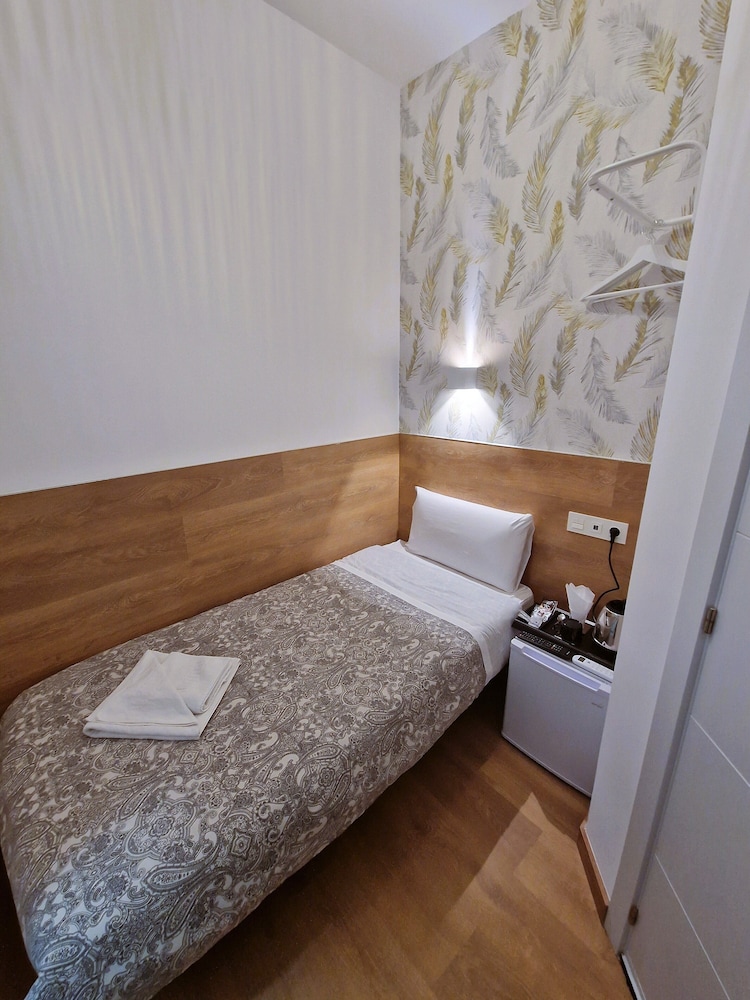 Economy Single Room