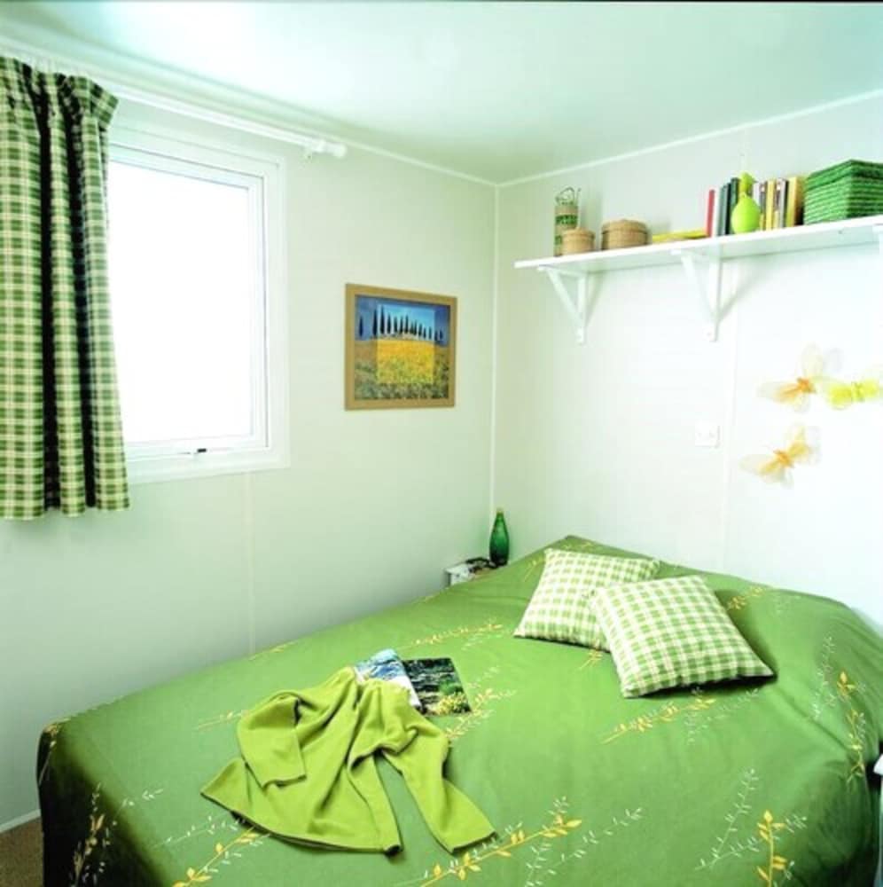 Mobile Home, 2 Bedrooms photo 1