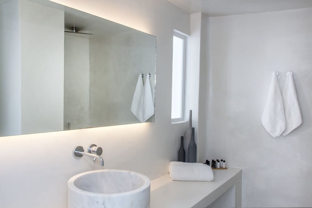 Superior Suite, 1 Queen Bed, Balcony, Sea View - Photo 27