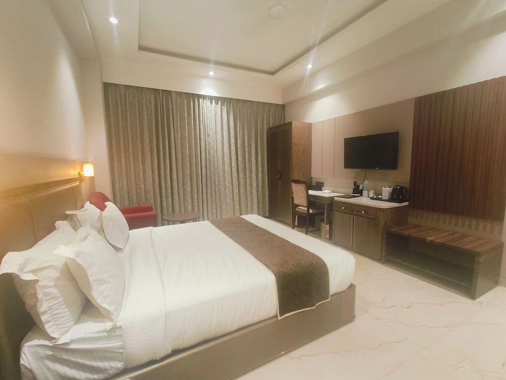 Superior Double Room, City View photo 1