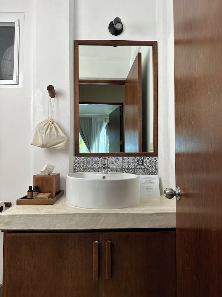 Standard Suite - Photo 13