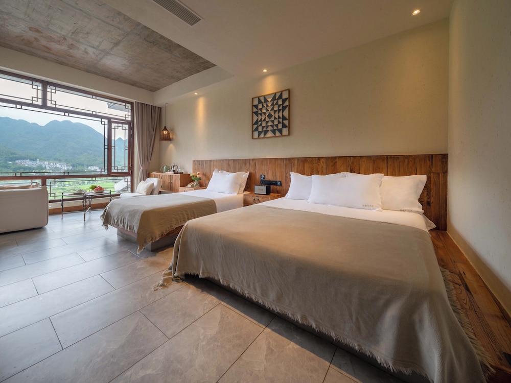 Deluxe Triple Room, Garden View photo 1