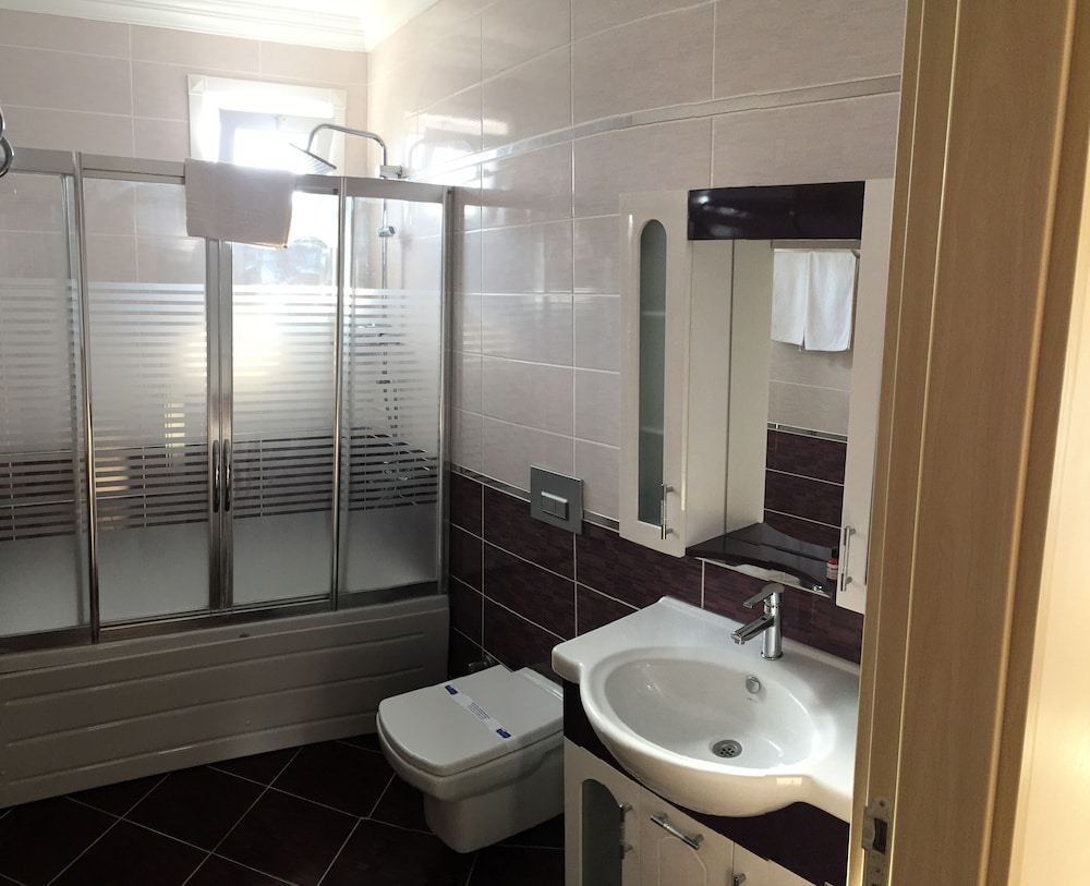 Deluxe Triple Room photo 3