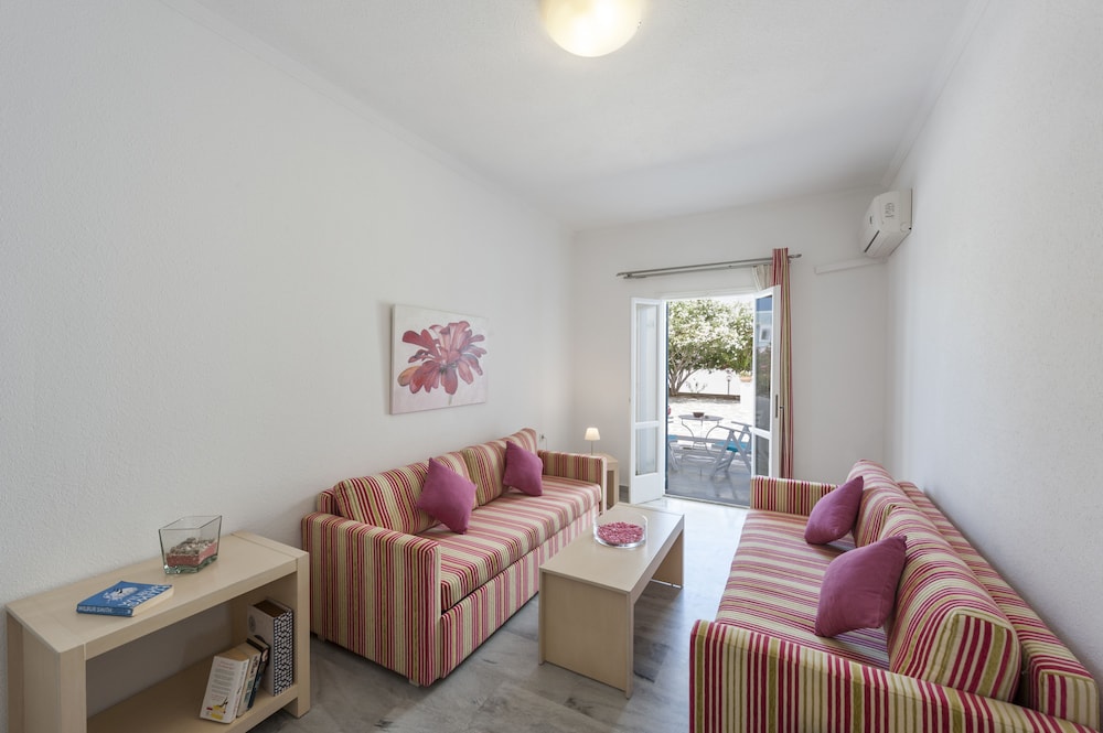 Suite - Photo 4