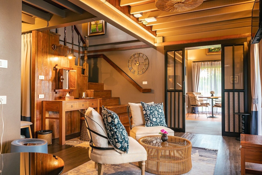 Premium Duplex - Photo 12
