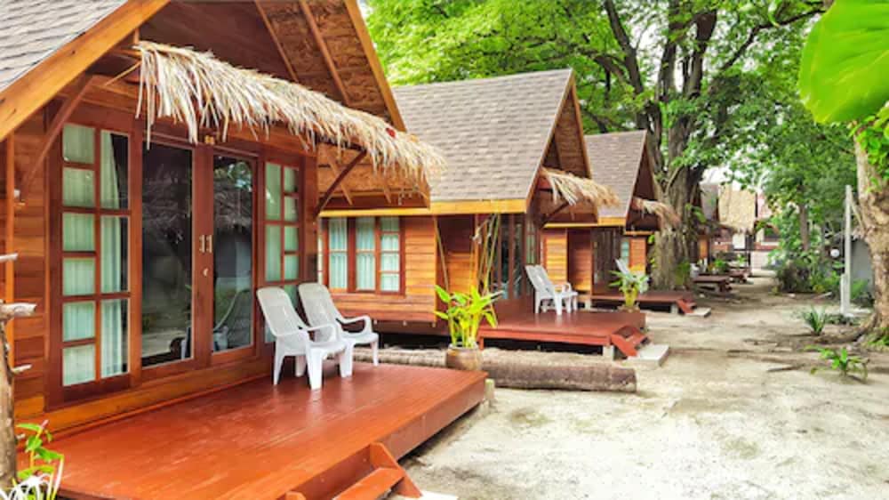 Premium Garden Bungalow photo 2