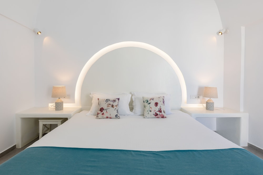 Superior Room, Pool View - Photo 10