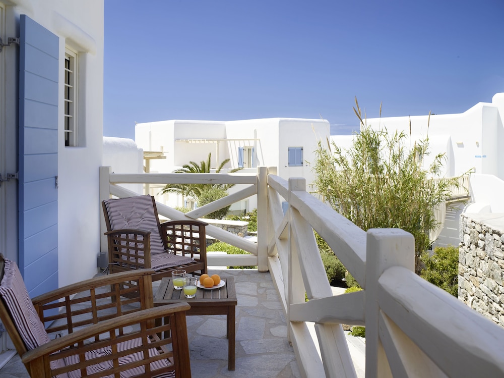 Vencia 3-Bedroom Villa - Photo 17