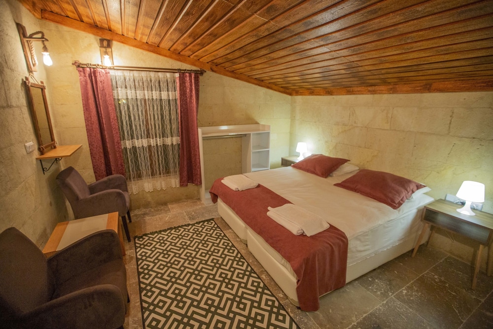 Economy Room, Garden View