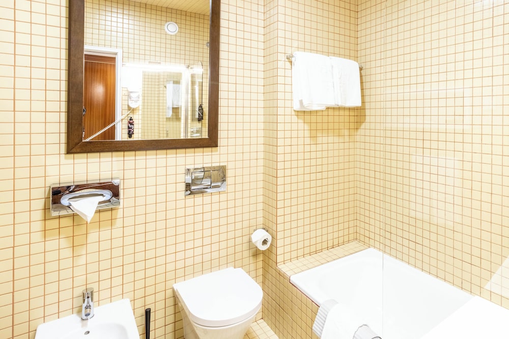 Comfort Twin Room, 2 Twin Beds, Non Smoking, Garden View - Photo 9