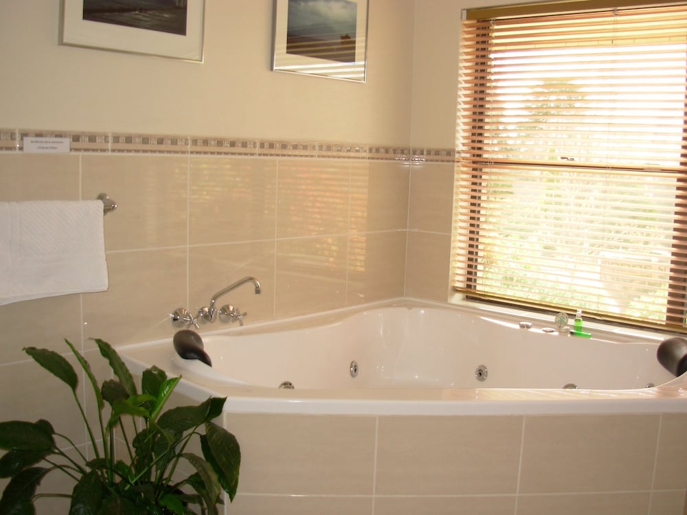 Standard Room, Non Smoking, Jetted Tub (Oberon Spa Suite) photo 3