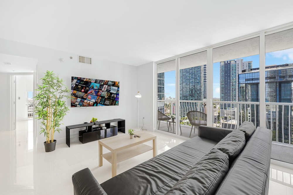 Condo, 2 Bedrooms, Balcony, City View photo 3