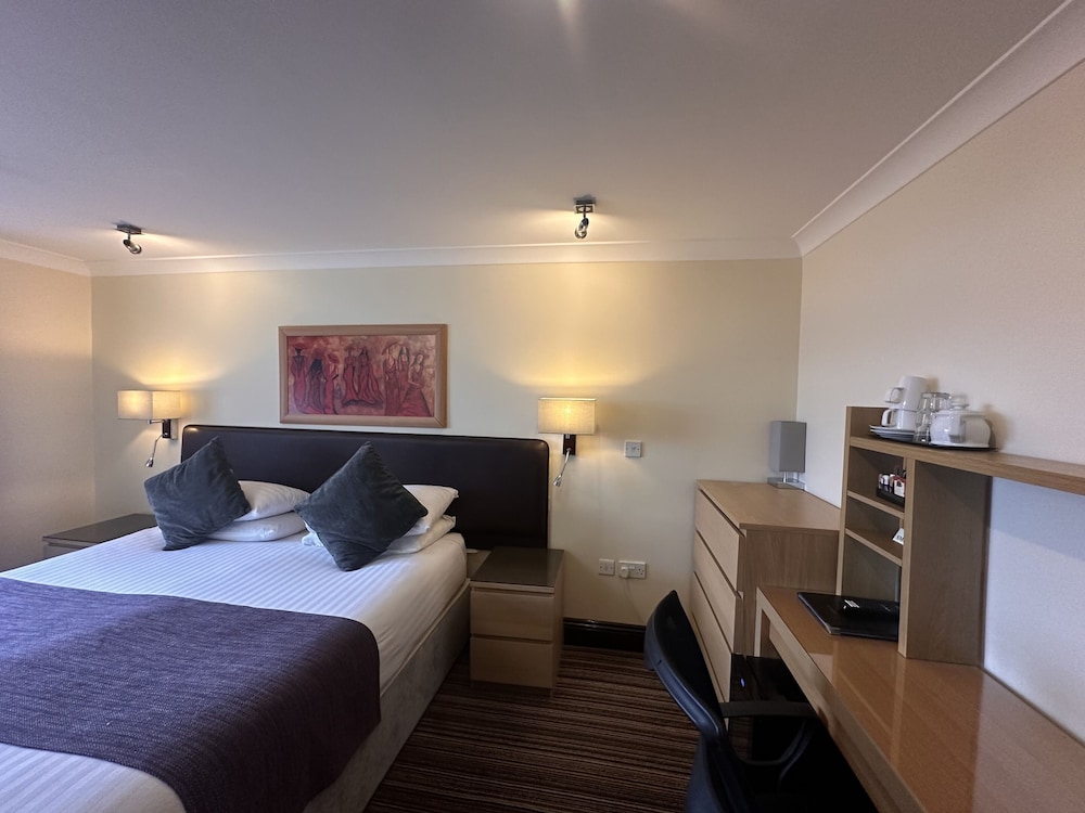 Double or Twin Room, Ensuite - Photo 4