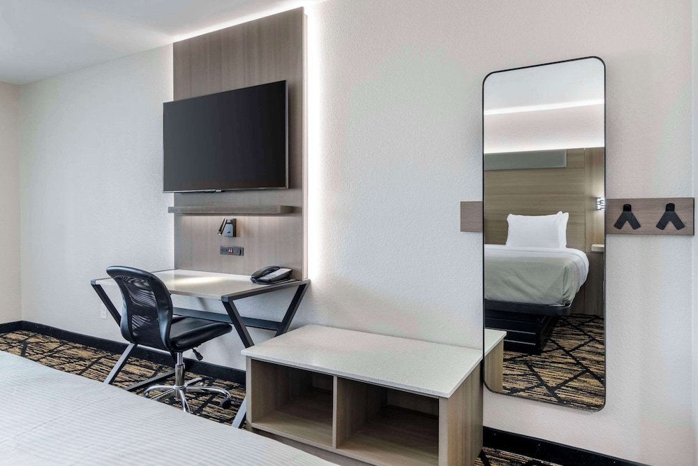 Suite, 1 King Bed with Sofa bed, Non Smoking photo 2