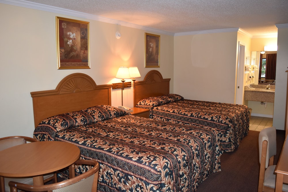 Standard Room, 2 Queen Beds, Smoking photo 1