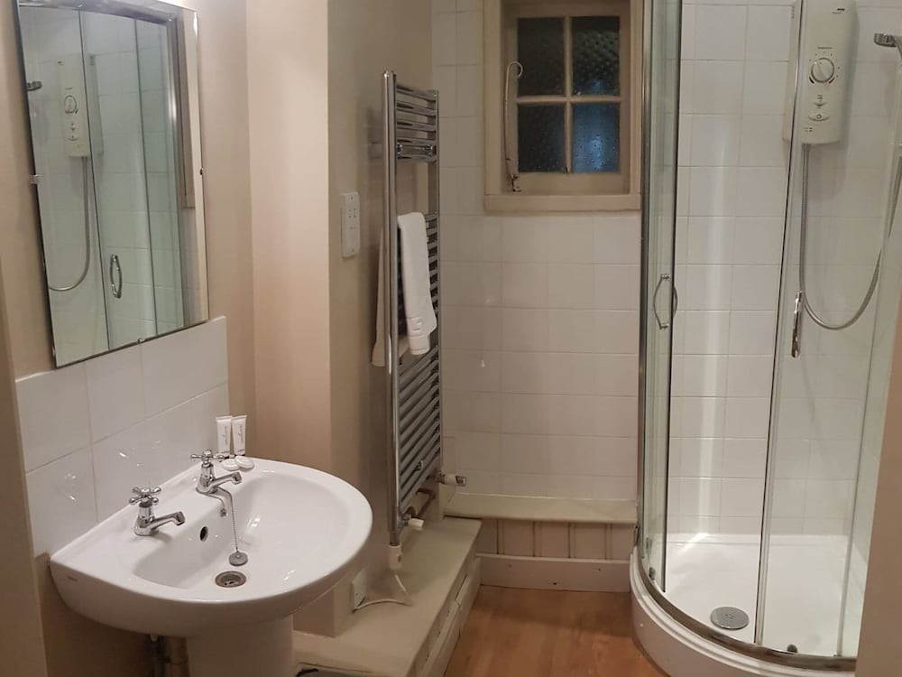 Classic Double Room, Ensuite photo 3