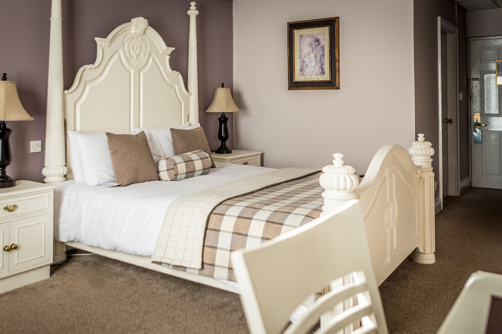 Standard Room, 1 King Bed, Non Smoking (Canopy Bed) photo 2