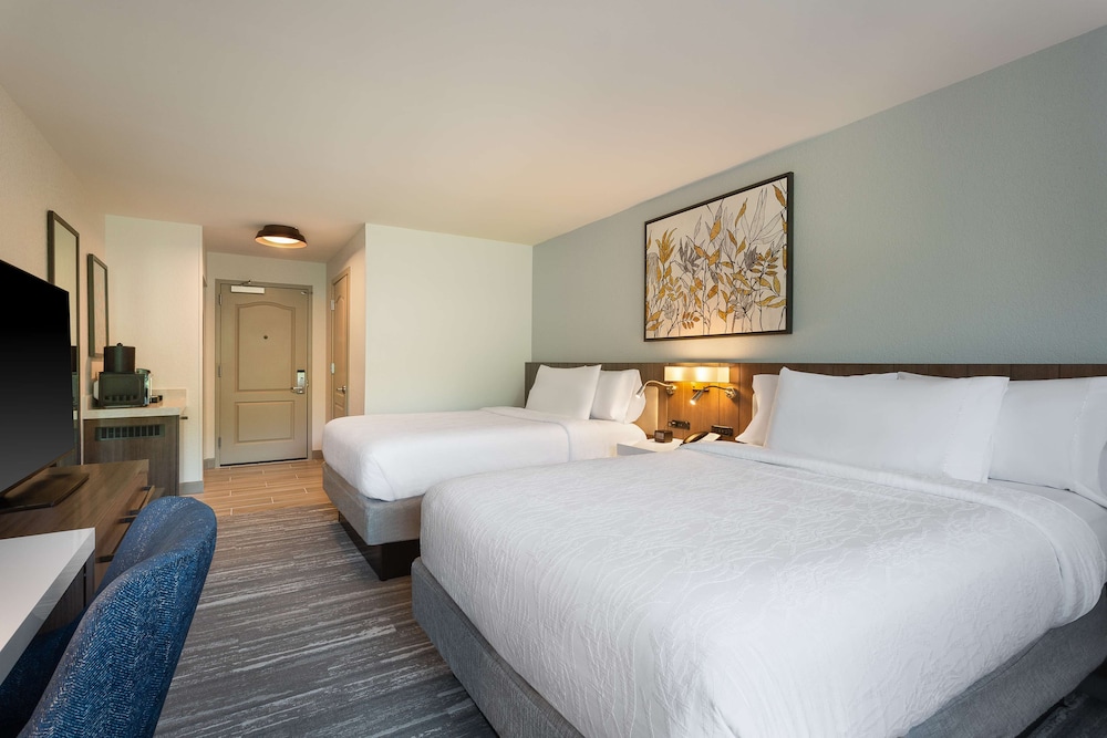 Deluxe Room, 2 Queen Beds photo 3