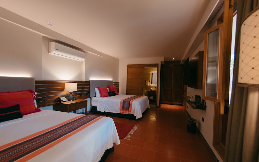 Standard Double Room, 2 Queen Beds - Photo 2