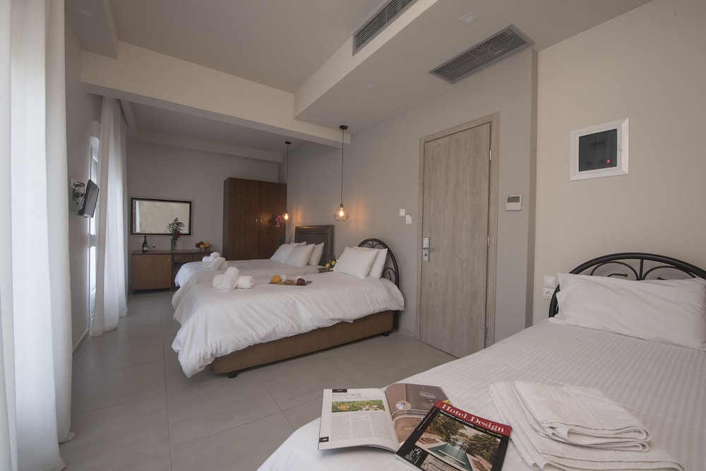 Standard Quadruple Room - Photo 10