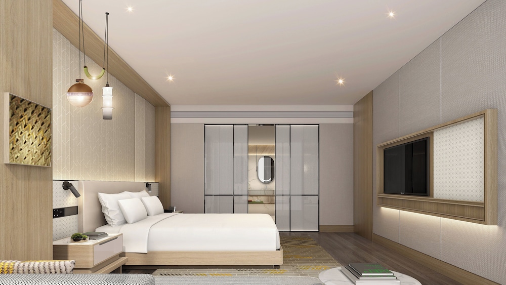 Suite, 1 King Bed photo 2